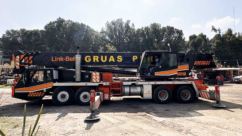 02-grua-titan-de-65-toneladas-gruas-industriales-perez-renta-de-gruas-industriales-y-gruas-titan